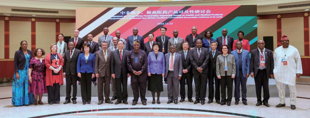 1535356382737921.png 40周年 中非展合影.png